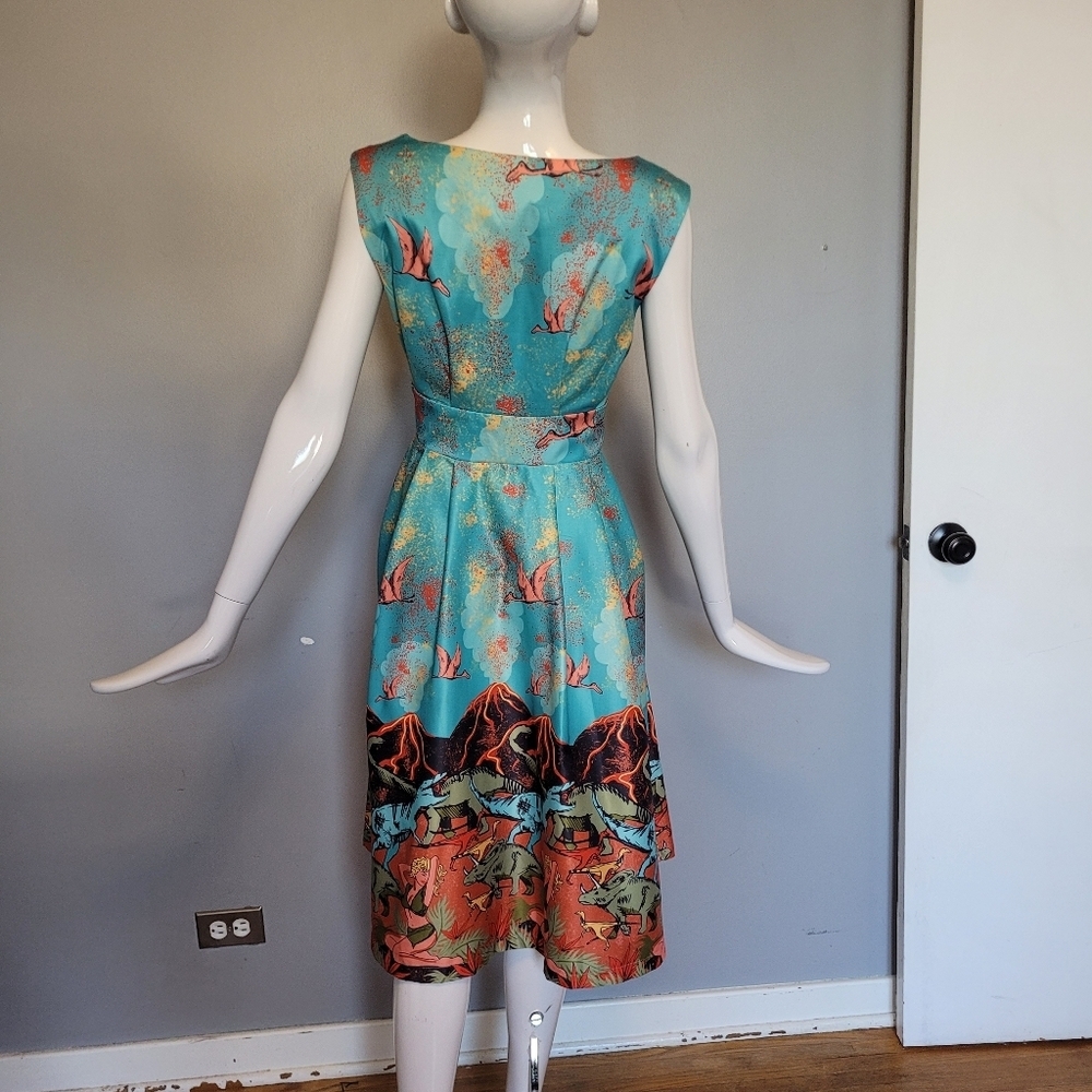 Lindy Bop Sorrell Dress In Volcano Print, VGUC, Size 8 - Picture 4 of 9